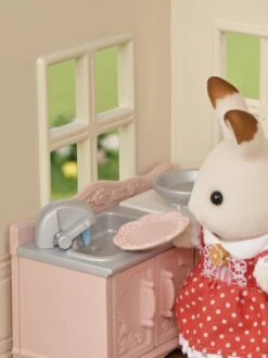 Le Cosy Cottage Du Village - SYLVANIAN FAMILIES Blanc - Sylvanian 10 Le Cosy Cottage Du Village - SYLVANIAN FAMILIES Blanc - Sylvanian -Mon Petit Monde Soldes le cosy cottage du village sylvanian families 4