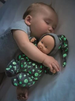 Poupée Babipouce Brille Dans La Nuit COROLLE Gris Fonce Uni Avec Decor - Corolle -Mon Petit Monde Soldes poupee babipouce brille dans la nuit corolle 3